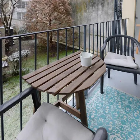 Bright Flat Near Buttes Chaumont * Paris