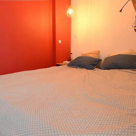 Bright Flat Near Buttes Chaumont * Paris